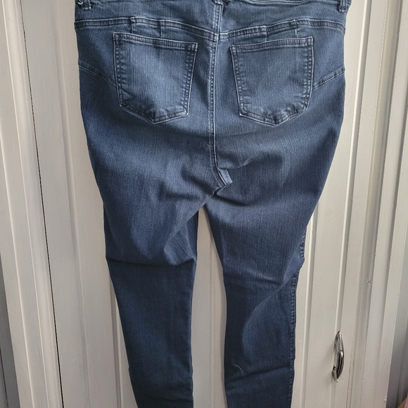 Torrid Bombshell Jegging - Picture 2 of 5